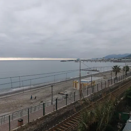 Eco Del Mare בית הארחה
